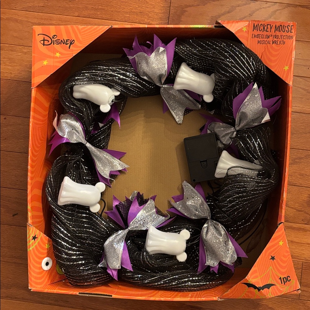Disney Mickey Mouse Halloween Ghost Emoteglo Projection Musical Wreath
